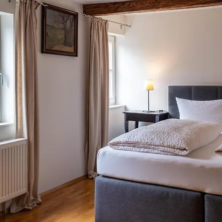 Apartmenthaus Brunnenhof * Papstdorf